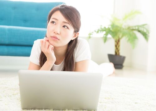 Canvaを使いこなせない悩む女性